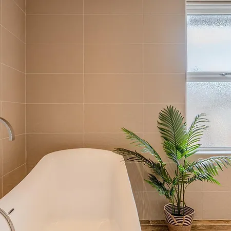 Semesterbostad Rosemill - Large Pet Friendly With Off Road Parking *