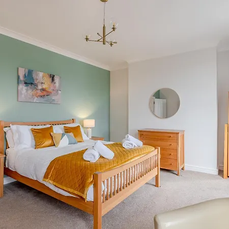 Rosemill - Large Pet Friendly With Off Road Parking *