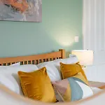 Rosemill - Large Pet Friendly With Off Road Parking