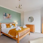 Rosemill - Large Pet Friendly With Off Road Parking *