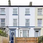 Rosemill - Large Pet Friendly With Off Road Parking *