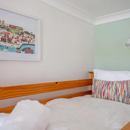 Rosemill - Large Pet Friendly With Off Road Parking Whitby