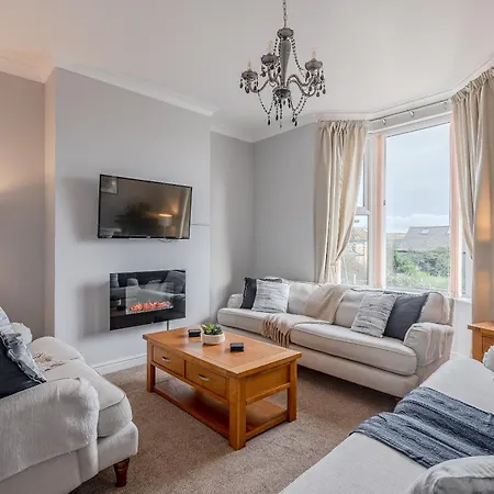 Rosemill - Large Pet Friendly With Off Road Parking