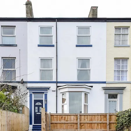 Rosemill - Large Pet Friendly With Off Road Parking *