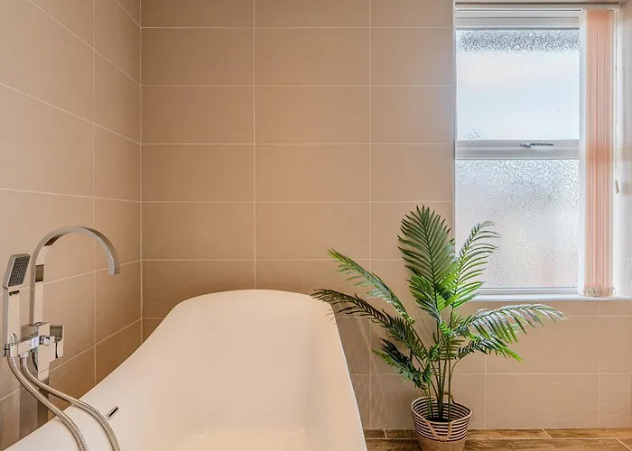 Nyaraló Rosemill - Large Pet Friendly With Off Road Parking *