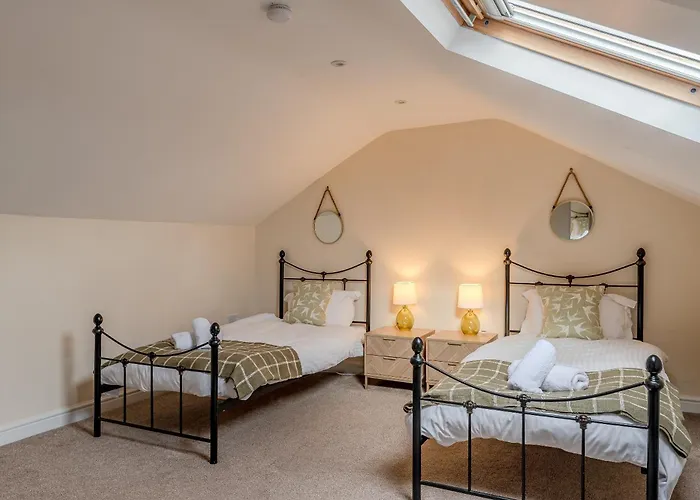 Rosemill - Large Pet Friendly With Off Road Parking