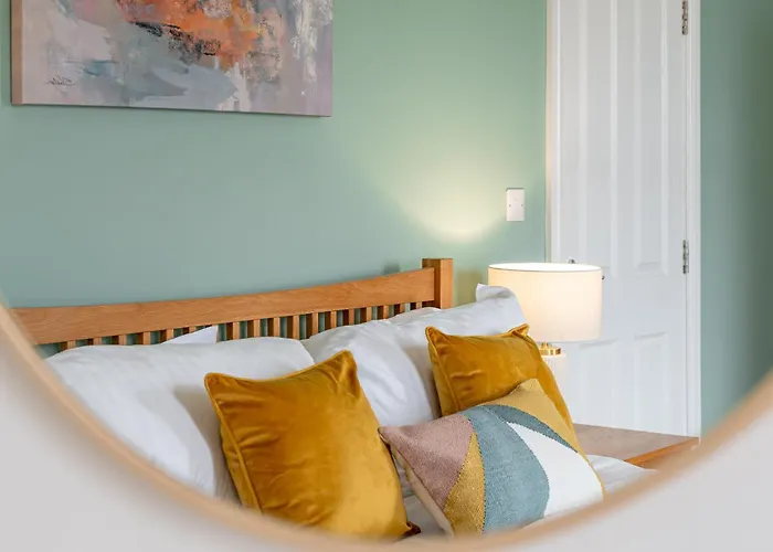 Rosemill - Large Pet Friendly With Off Road Parking