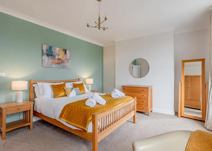 Rosemill - Large Pet Friendly With Off Road Parking *