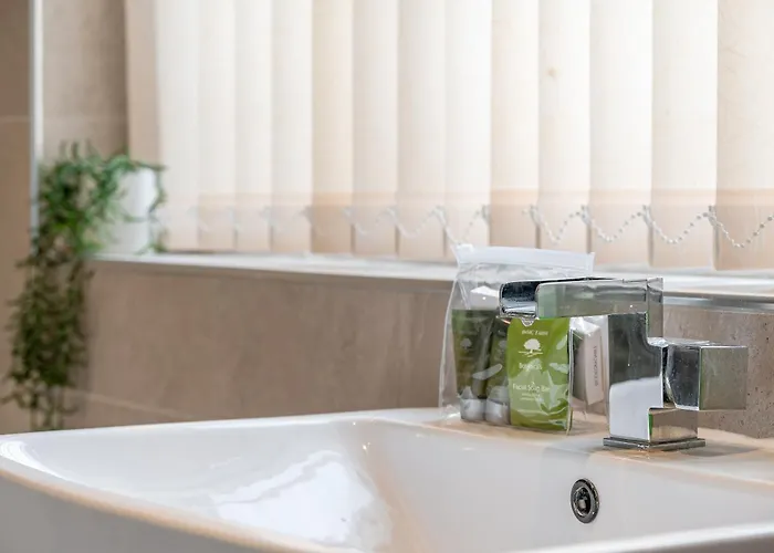 Nyaraló Rosemill - Large Pet Friendly With Off Road Parking