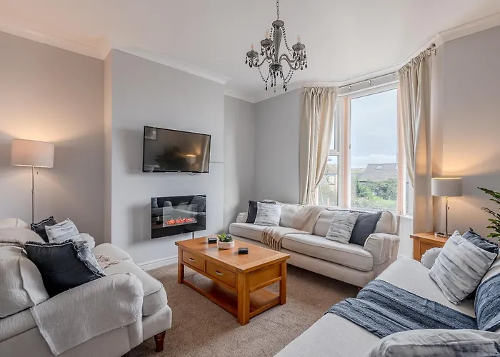 Rosemill - Large Pet Friendly With Off Road Parking