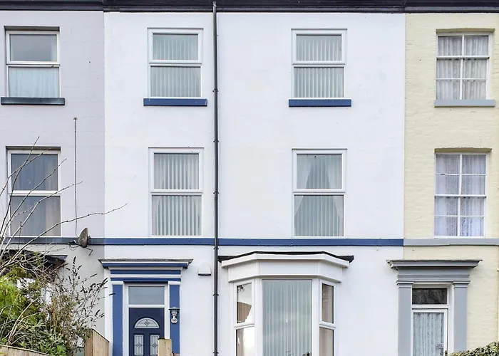 Rosemill - Large Pet Friendly With Off Road Parking *