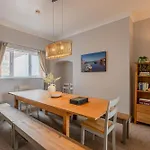 Rosemill - Large Pet Friendly With Off Road Parking Whitby